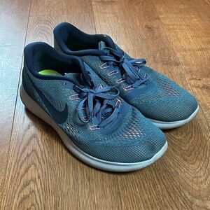Nike Teal and Navy Women’s Running Sneakers Size 9.5